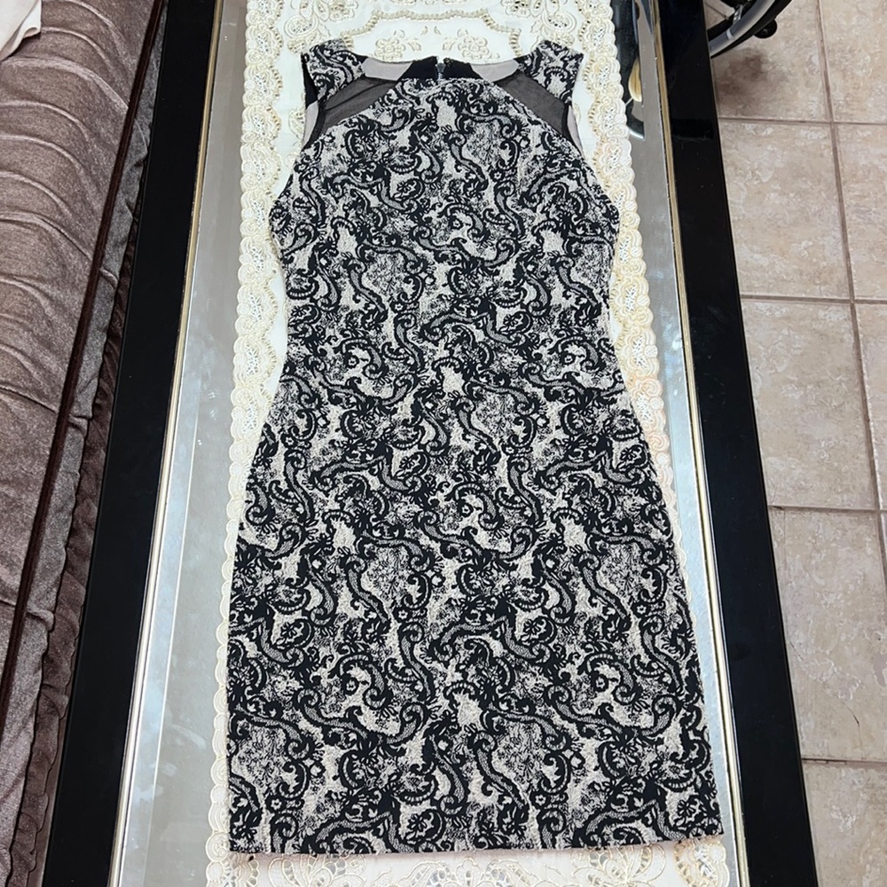Alice + Olivia black and cream jacquard sleeveless cocktail dress